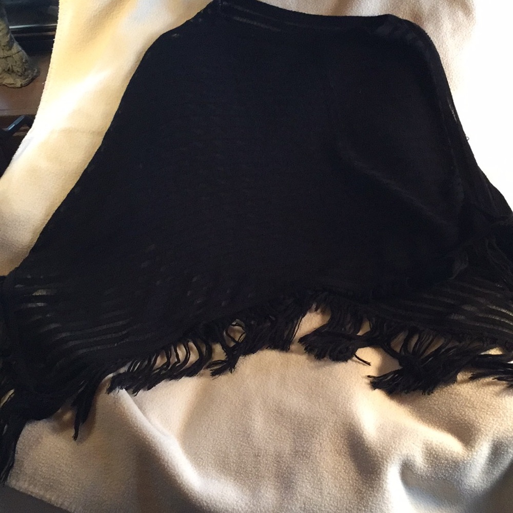 Daisy Fuentes Black asymmetrical poncho